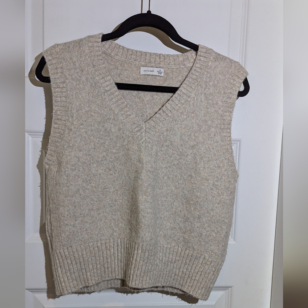 Gentle Fawn V-Neck Knit Sweater Vest in Light Beige